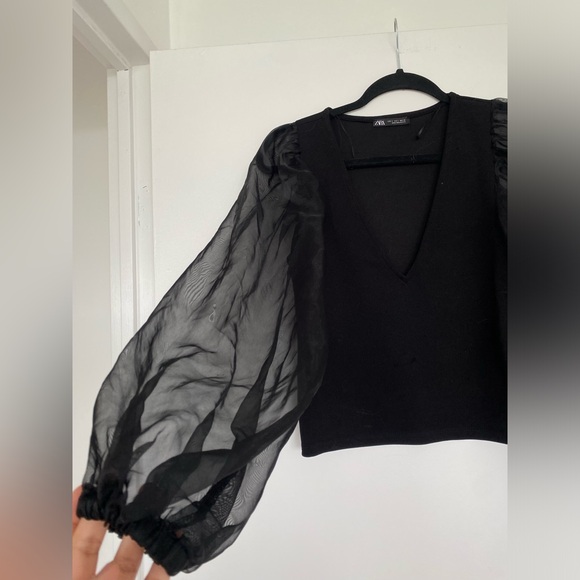 🛍️ZARA TOP WITH PUFF SLEEVE WORN ONCE - Picture 2 of 3